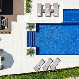 Apartment Pino With Pool, Sauna & Jacuzzi, Petrčane
